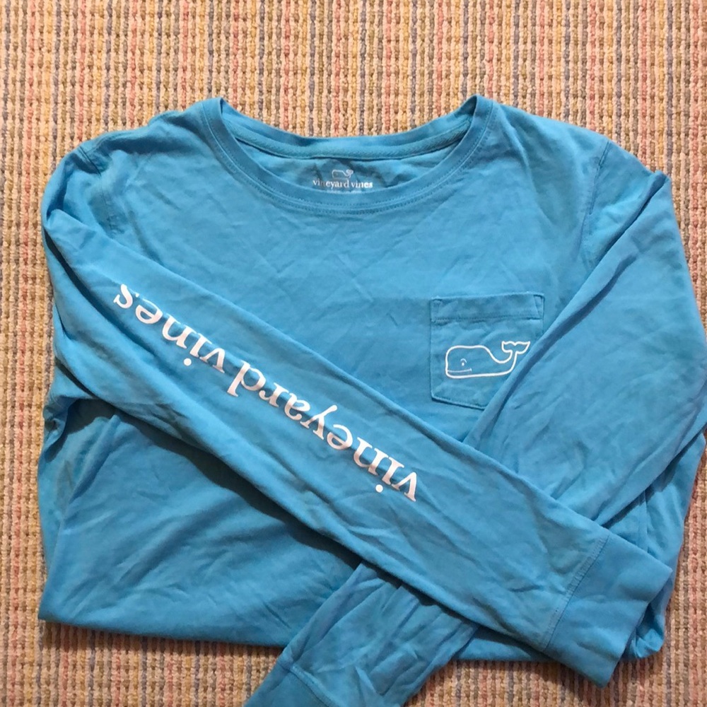 Vineyard vines long sleeve tee (whale on back)